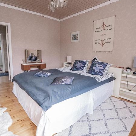 Iso Ja Viihtyisae Asunto Pietarsaaressa Appartement Jakobstad Buitenkant foto