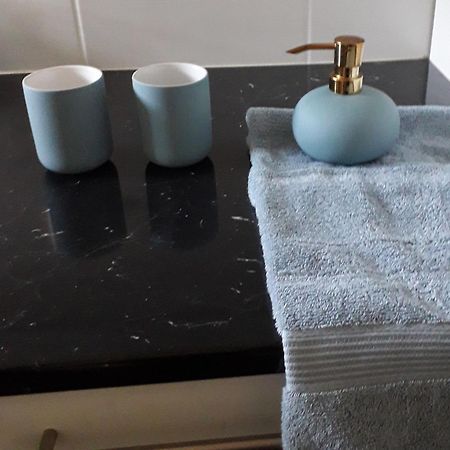 Iso Ja Viihtyisae Asunto Pietarsaaressa Appartement Jakobstad Buitenkant foto