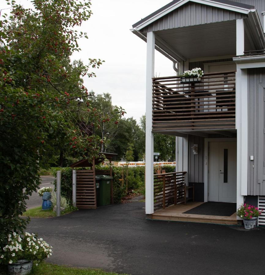 Iso Ja Viihtyisae Asunto Pietarsaaressa Appartement Jakobstad Buitenkant foto