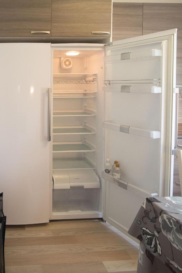 Iso Ja Viihtyisae Asunto Pietarsaaressa Appartement Jakobstad Buitenkant foto