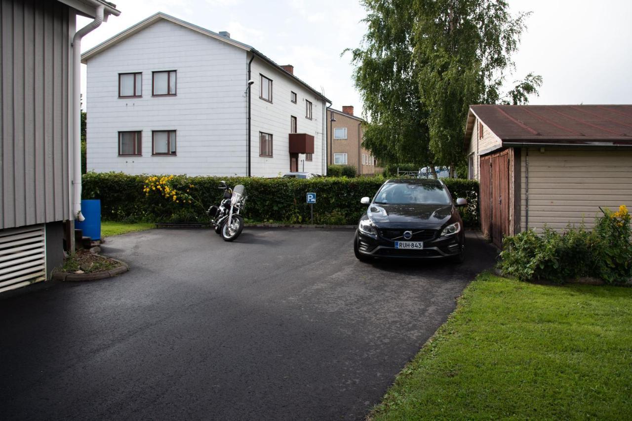 Iso Ja Viihtyisae Asunto Pietarsaaressa Appartement Jakobstad Buitenkant foto