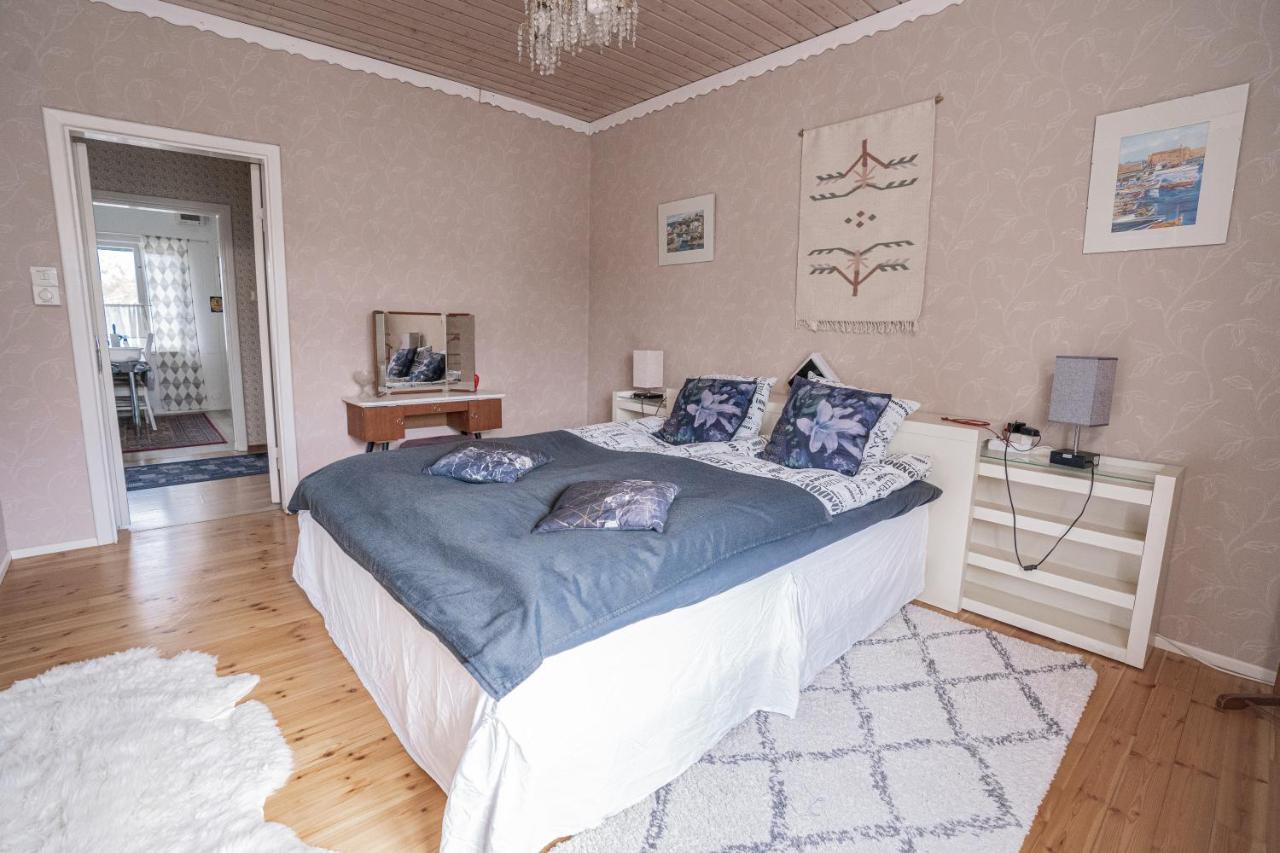 Iso Ja Viihtyisae Asunto Pietarsaaressa Appartement Jakobstad Buitenkant foto