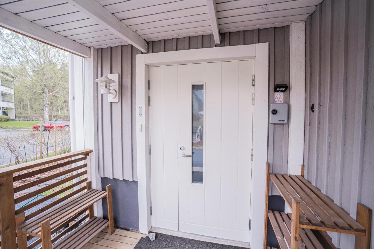 Iso Ja Viihtyisae Asunto Pietarsaaressa Appartement Jakobstad Buitenkant foto