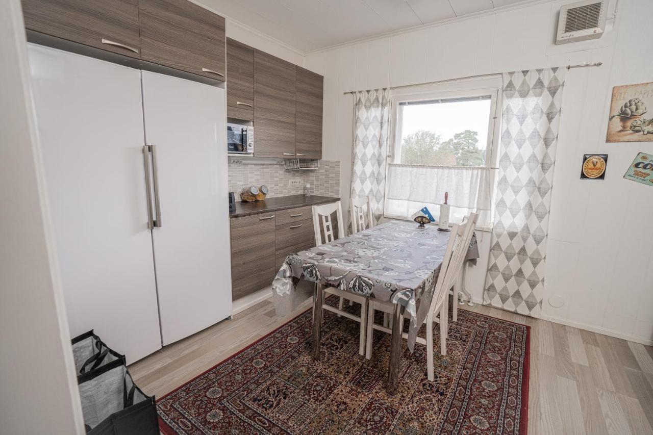 Iso Ja Viihtyisae Asunto Pietarsaaressa Appartement Jakobstad Buitenkant foto
