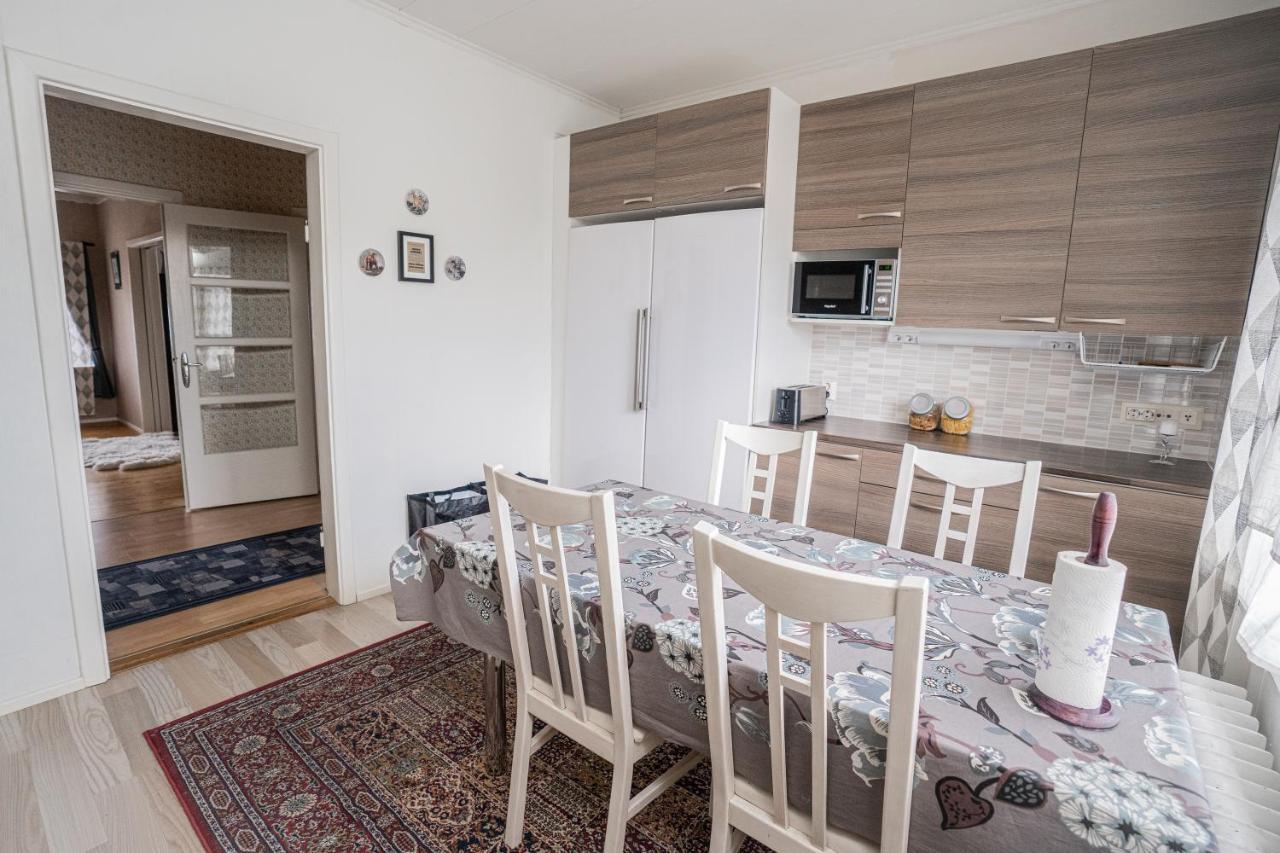 Iso Ja Viihtyisae Asunto Pietarsaaressa Appartement Jakobstad Buitenkant foto