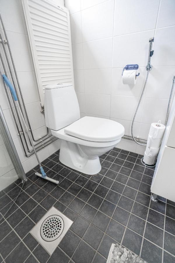 Iso Ja Viihtyisae Asunto Pietarsaaressa Appartement Jakobstad Buitenkant foto